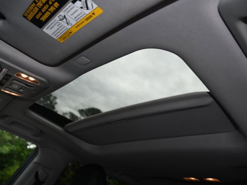Used 2020 Toyota Highlander XLE FWD image 7