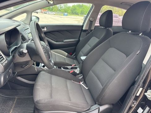 Used 2017 Kia Forte LX FWD image 9