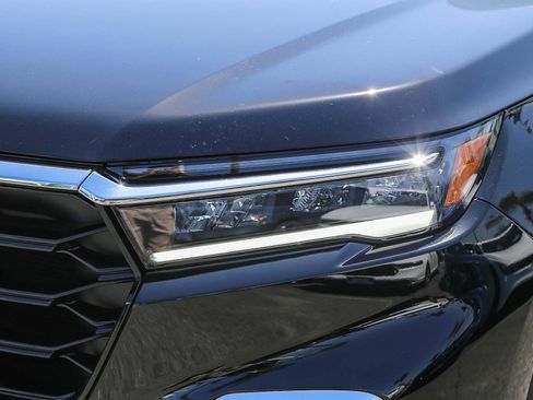 Used 2025 Honda Pilot Touring image 4