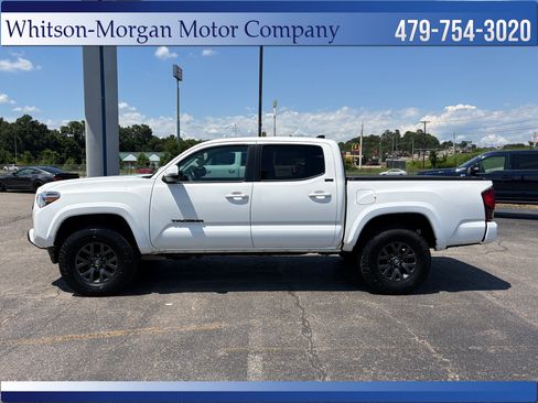 Used 2023 Toyota Tacoma SR5 AWD/4WD image 2