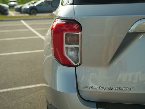 Used 2020 Ford Explorer Platinum w/ Premium Technology Package AWD/4WD image 48