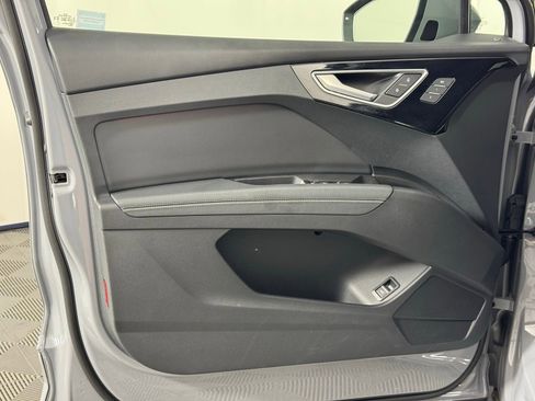 Used 2024 Audi Q4 e-tron Prestige image 27