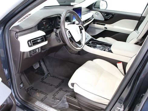 Used 2023 Lincoln Aviator Black Label w/ Class IV Trailer Tow Package image 13