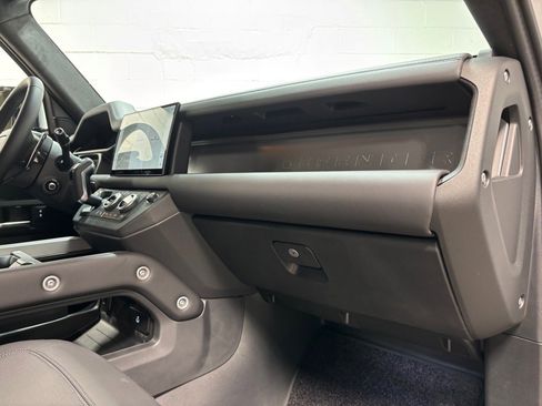 New 2025 Land Rover Defender 110 V8 image 31