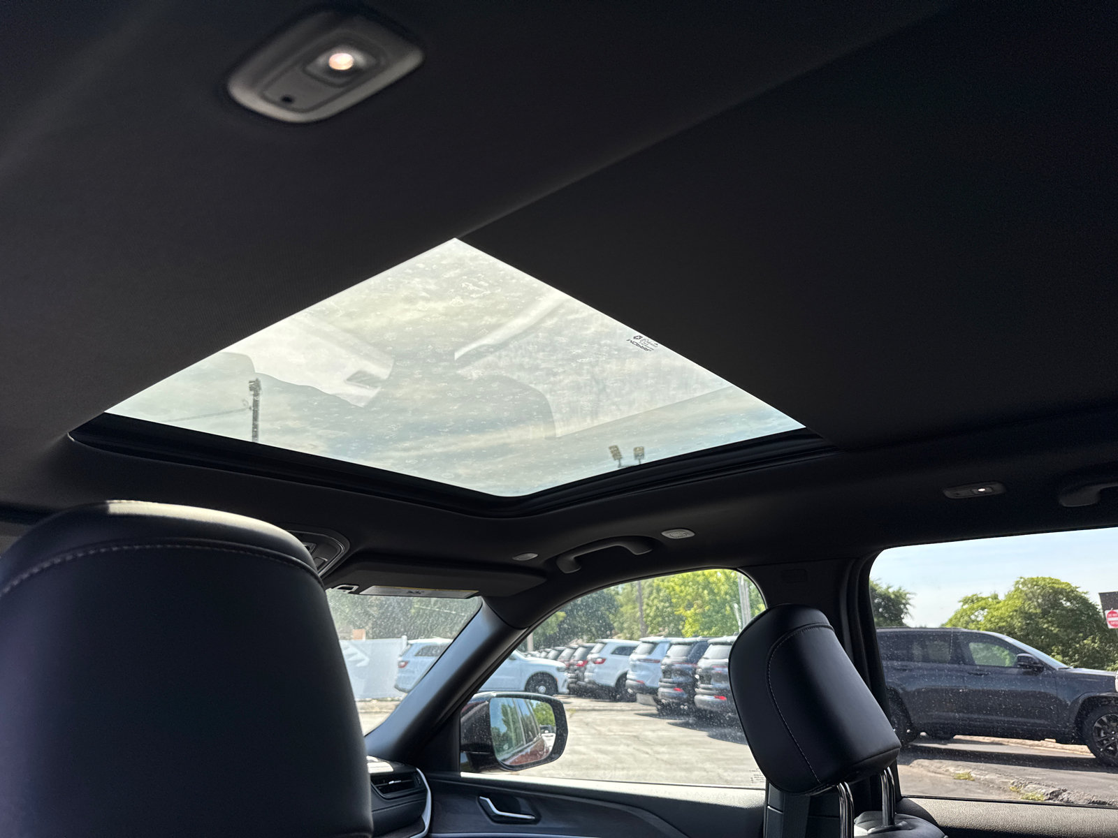 New 2026 Jeep Grand Cherokee Limited AWD/4WD image 9