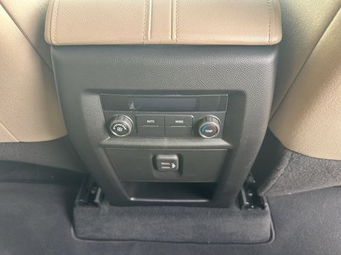 Used 2023 Chevrolet Traverse LS AWD/4WD image 31