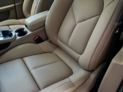 Certified 2025 Porsche Macan image 23