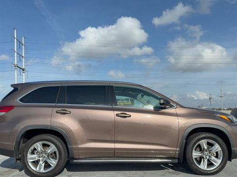 Used 2019 Toyota Highlander Limited image 10