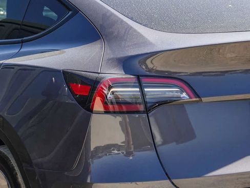 Used 2023 Tesla Model Y Long Range AWD/4WD image 14