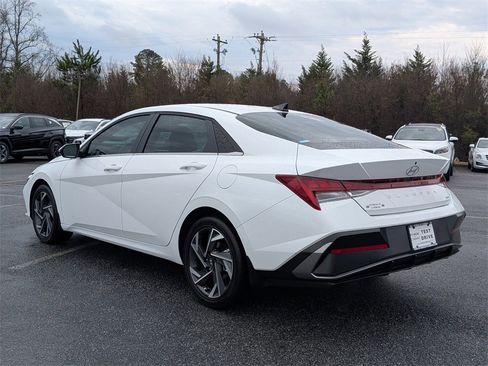 Certified 2025 Hyundai Elantra Limited image 6