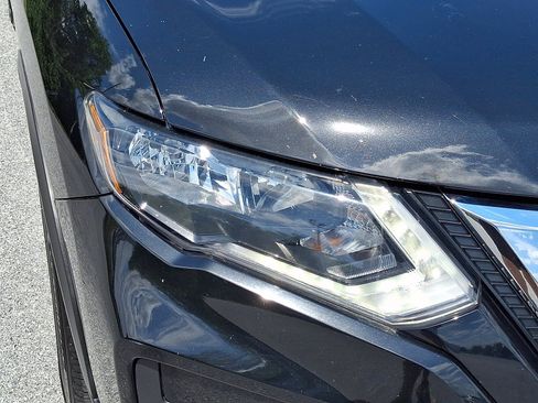 Used 2018 Nissan Rogue SV AWD/4WD image 10