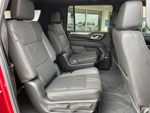 Used 2024 Chevrolet Suburban RST w/ Luxury Package AWD/4WD image 28