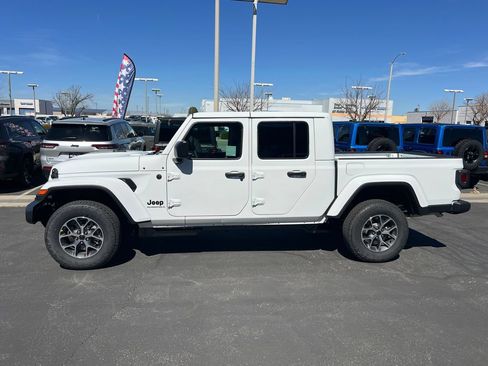 New 2026 Jeep Gladiator Sport AWD/4WD image 3