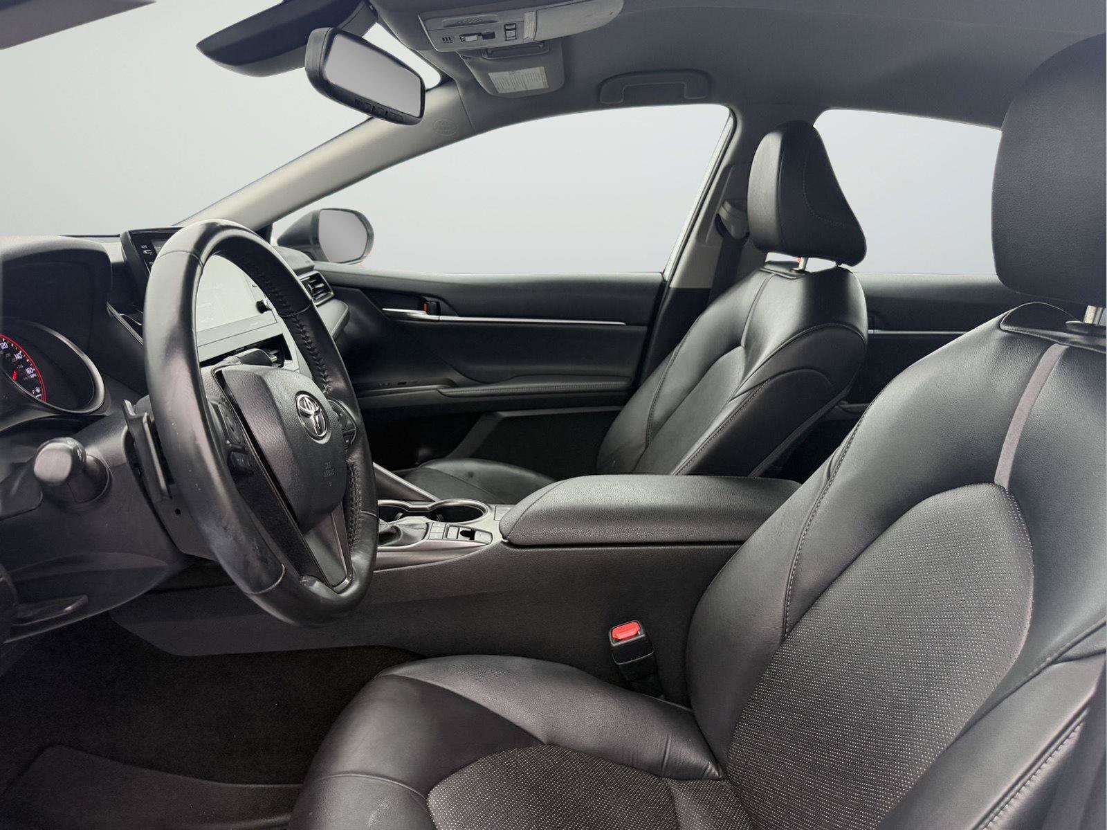 Used 2023 Toyota Camry XSE FWD image 11