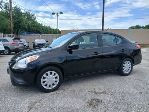 Used 2019 Nissan Versa S Plus FWD image 3