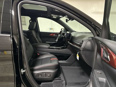 New 2026 Chevrolet Traverse RS w/ LPO, Floor Liner Package AWD/4WD image 23