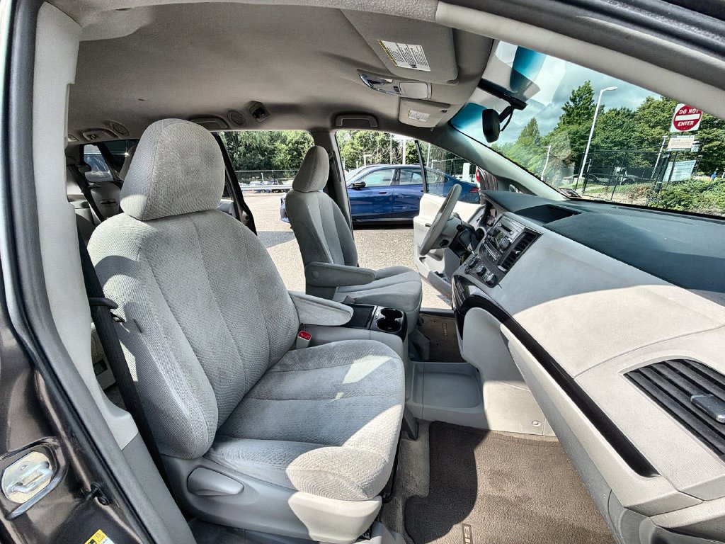 Used 2012 Toyota Sienna LE FWD image 22