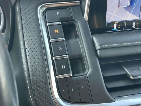 Used 2021 Chevrolet Suburban Premier w/ Premium Package AWD/4WD image 28