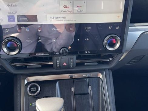 Used 2024 Lexus GX 550 image 7