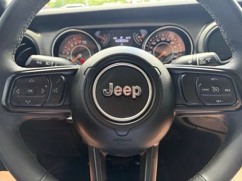 Used 2023 Jeep Gladiator Sport AWD/4WD image 25