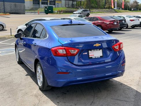 Used 2017 Chevrolet Cruze LT w/ Convenience Package FWD image 4