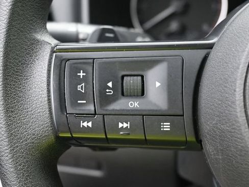 Used 2024 Nissan Rogue S AWD/4WD image 17