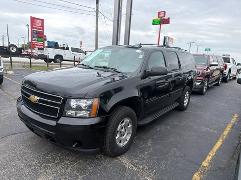Used 2013 Chevrolet Suburban LS RWD image 1