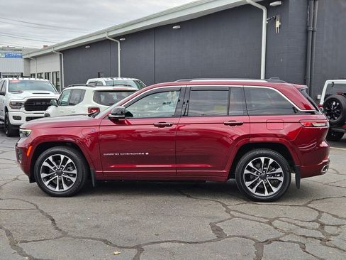 Used 2023 Jeep Grand Cherokee Overland image 2