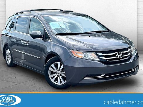 Used 2021 Chrysler Pacifica Touring-L FWD image 1