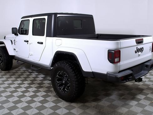 Used 2021 Jeep Gladiator Willys image 9