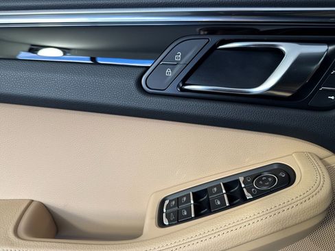 New 2026 Porsche Macan image 12