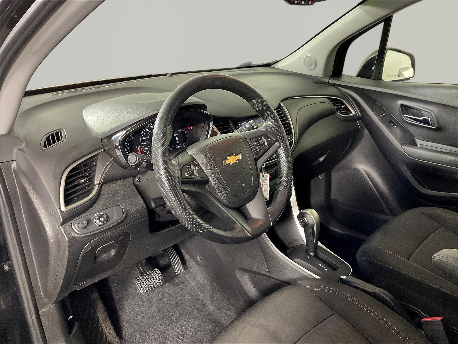 Used 2018 Chevrolet Trax LT FWD image 16