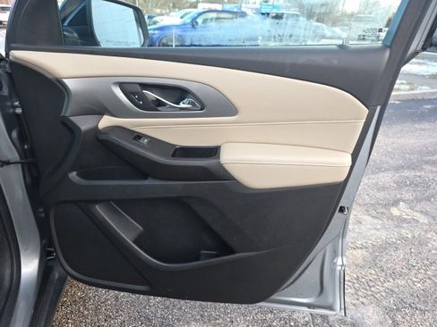 Used 2023 Chevrolet Traverse LS image 8