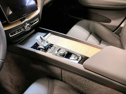 New 2026 Volvo XC60 B5 Plus w/ Protection Package Premier AWD/4WD image 10