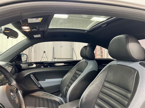 Used 2013 Volkswagen Beetle 2.0T image 17