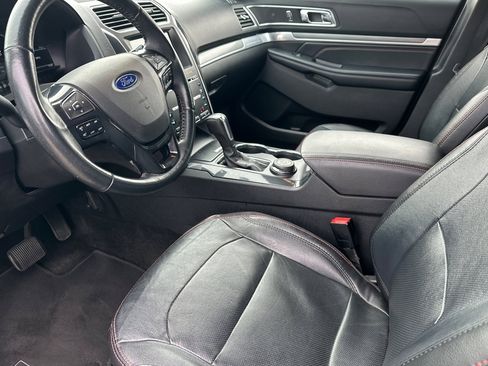 Used 2017 Ford Explorer Sport image 10