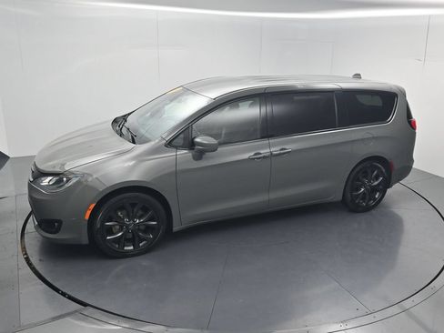 Used 2020 Chrysler Pacifica Touring w/ Advanced Safetytec Group FWD image 43