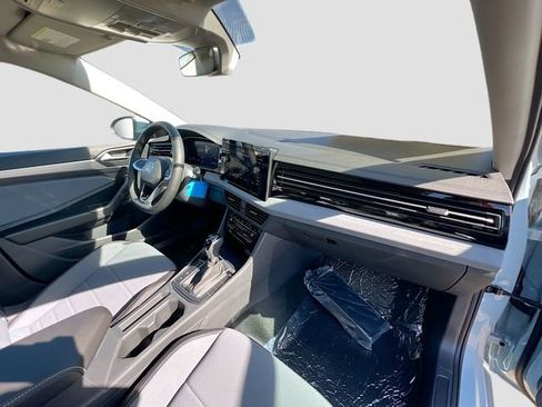 New 2025 Volkswagen Jetta SE image 28