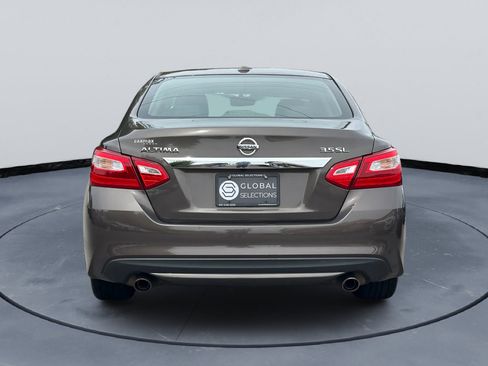 Used 2017 Nissan Altima 3.5 SL w/ 3.5SL Technology Package image 6