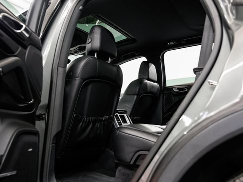 Used 2015 Porsche Cayenne Diesel AWD/4WD image 31