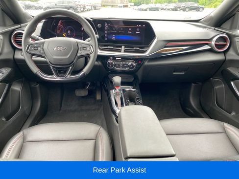 Used 2025 Chevrolet Trax RS w/ Sunroof Package FWD image 6