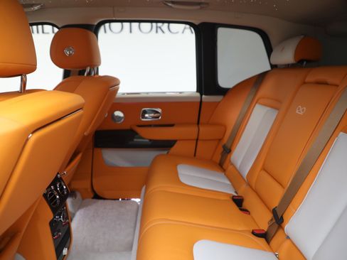 Certified 2023 Rolls-Royce Cullinan Black Badge w/ Driver's Package image 26