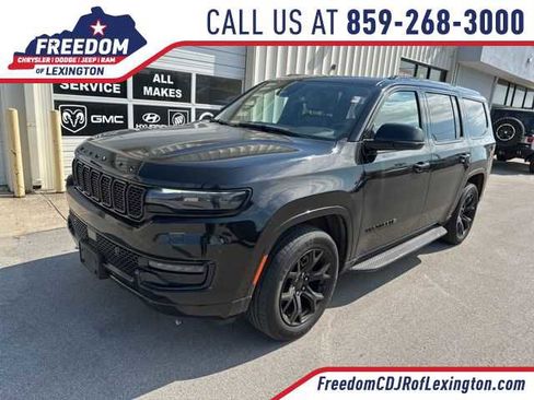 Used 2023 Jeep Wagoneer Series II image 1