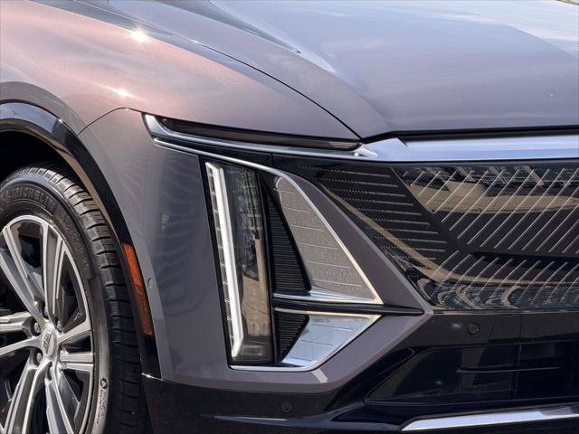 Used 2025 Cadillac Lyriq Luxury AWD/4WD image 12