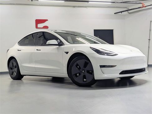 Used 2023 Tesla Model 3 Standard Range image 2