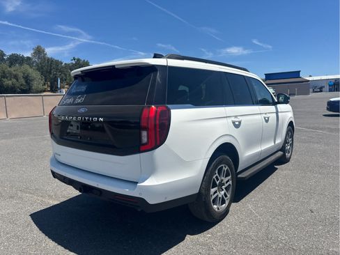 Used 2025 Ford Expedition Active AWD/4WD image 5