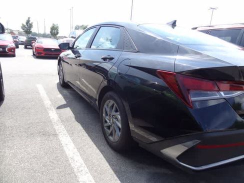 Used 2024 Hyundai Elantra SEL FWD image 5