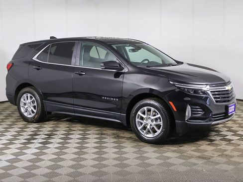 Used 2023 Chevrolet Equinox LT w/ Driver Convenience Package image 2