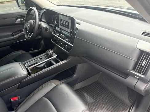 Used 2023 Nissan Pathfinder SL w/ Black Appearance Package FWD image 15