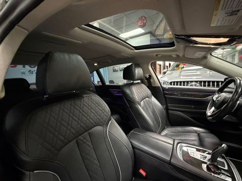 Used 2021 BMW 750i xDrive w/ Executive Package image 47